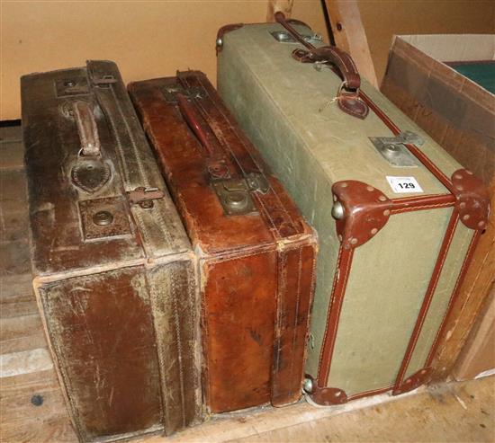 2 leather suitcases & canvas suitcase(-)